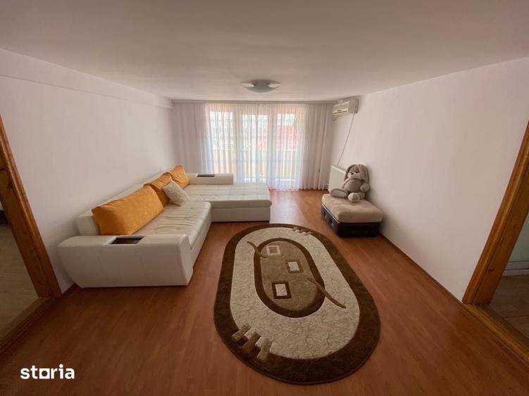 Casă cu 10 camere cu Teren 400 Mp în Central