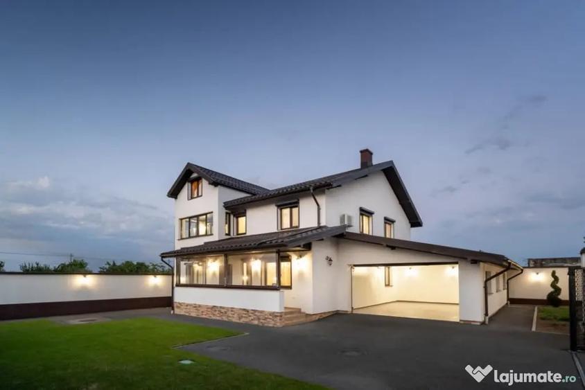 Casă cu 7 camere cu Teren 492 Mp în 1 Decembrie