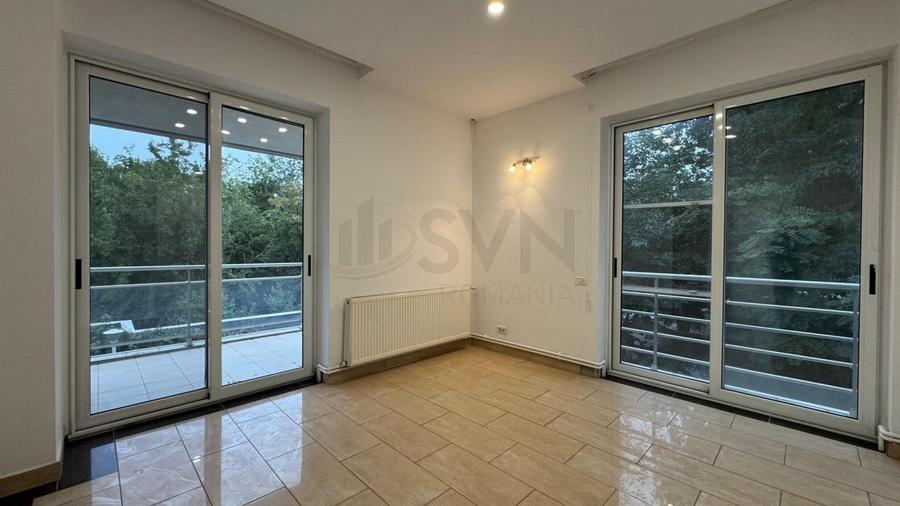 Apartament cu 5 camere decomandat în Primăverii