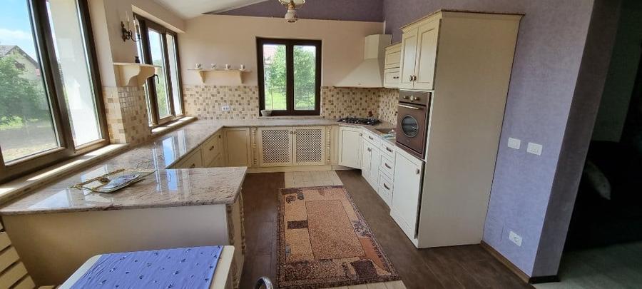 Casă cu 5 camere cu Teren 2040 Mp în Central