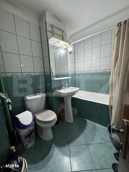 Apartament cu 4 camere decomandat în Rovine