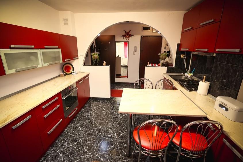 Apartament cu 2 camere decomandat în Mircea cel Bătrân