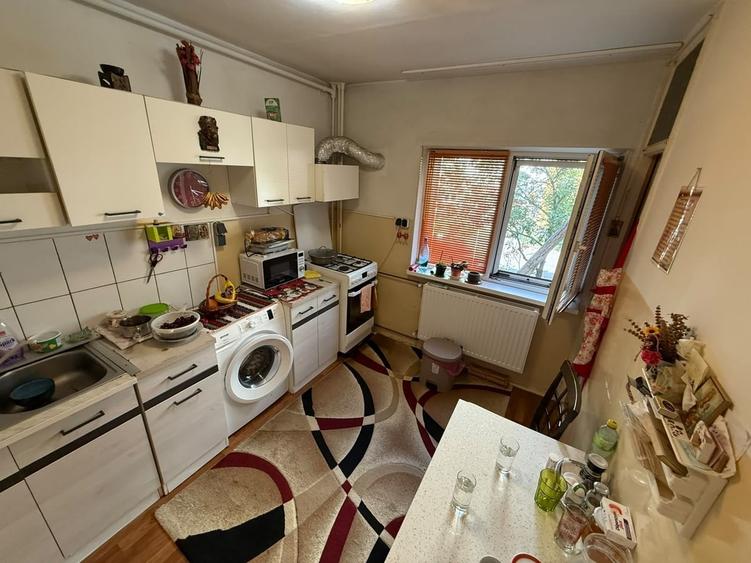 Apartament cu 2 camere decomandat în Rahova