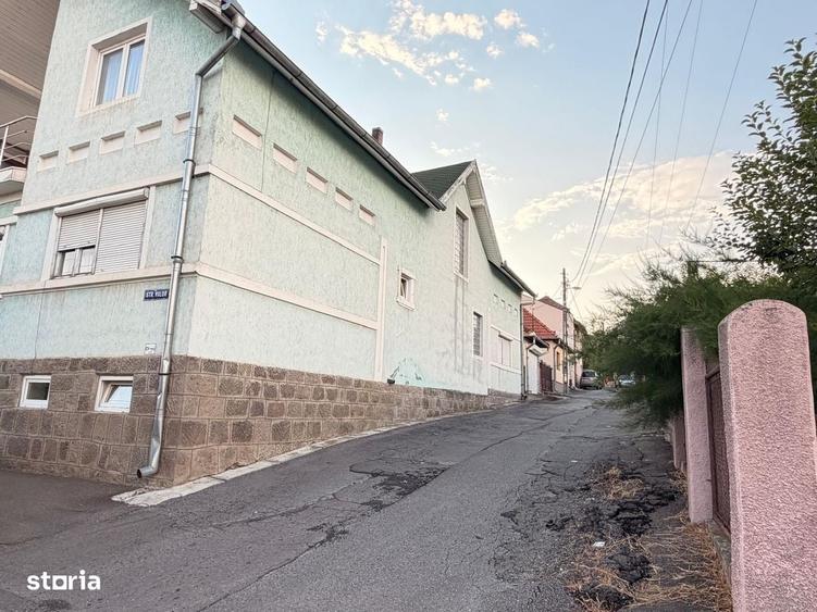 Casă cu 4 camere în Central