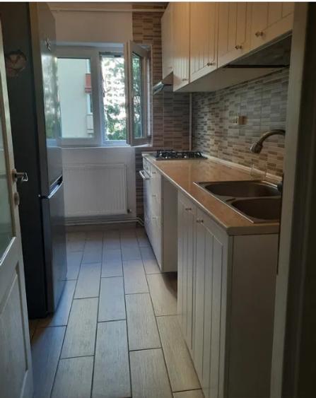 Apartament cu 3 camere decomandat în Tineretului