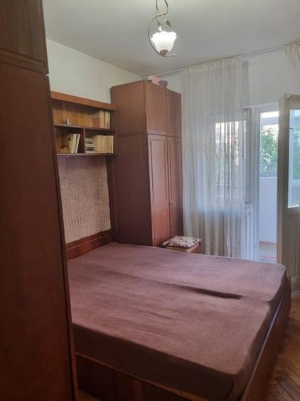 Apartament cu 3 camere decomandat, mobilat în Podul de Fier