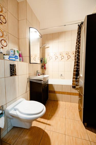 Apartament cu 5 camere decomandat în Micălaca