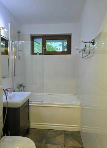 Apartament cu 3 camere semidecomandat în Cotroceni