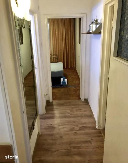 Apartament cu 3 camere semidecomandat în Berceni
