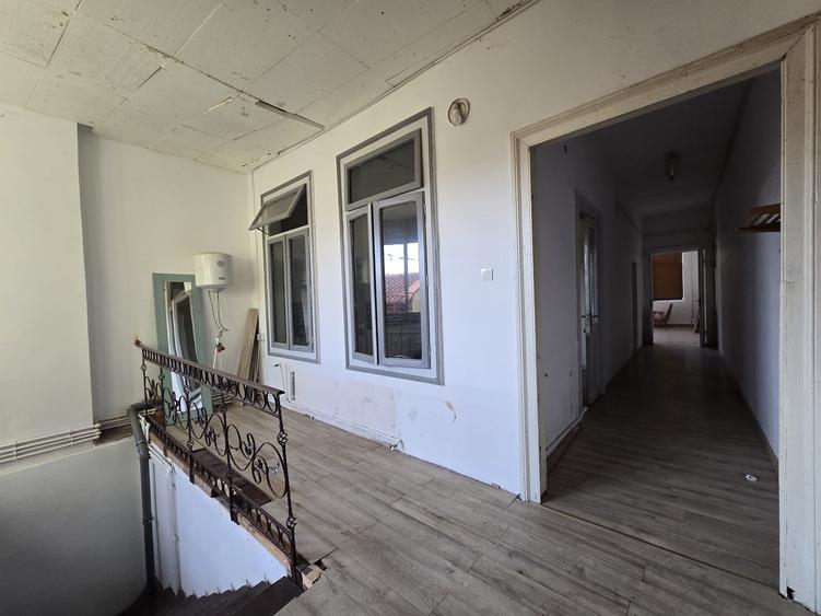 Apartament cu 2 camere decomandat în Republicii