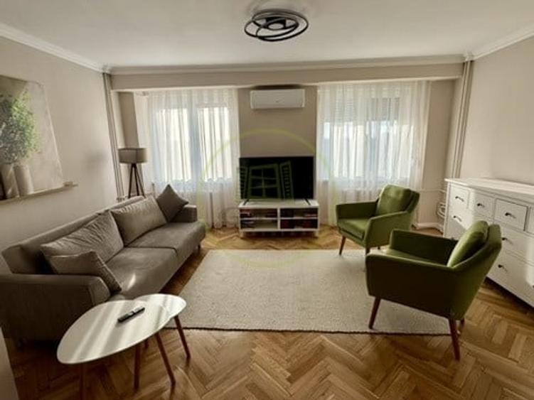 Apartament cu 4 camere decomandat, mobilat în Central