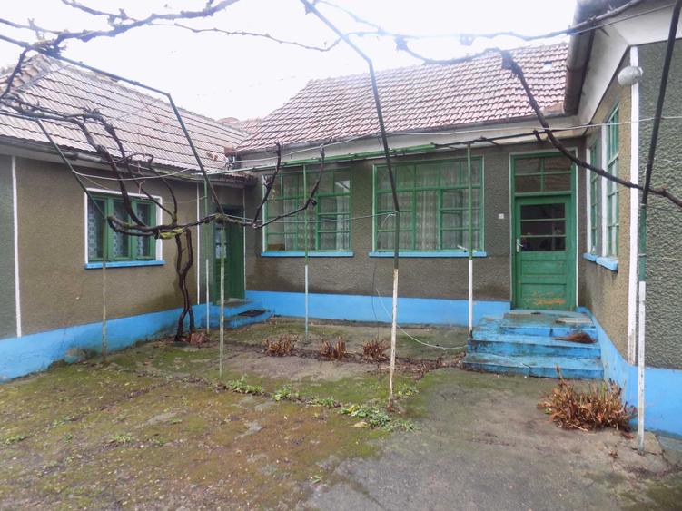 Casă cu 4 camere în Sântandrei