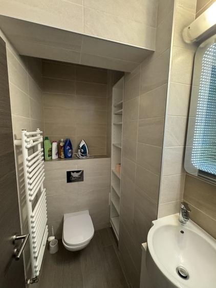 Apartament cu 3 camere în Craiovița Nouă