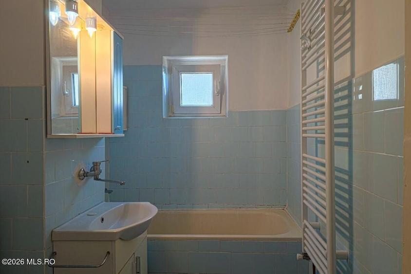 Apartament cu 3 camere decomandat în Soarelui