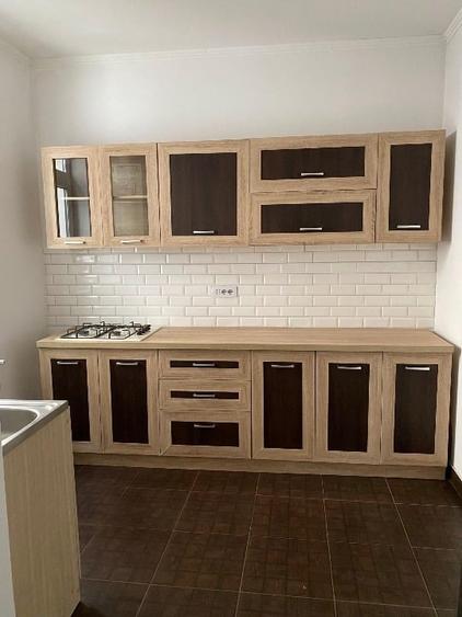 Apartament cu 4 camere semidecomandat în P-ța Romană