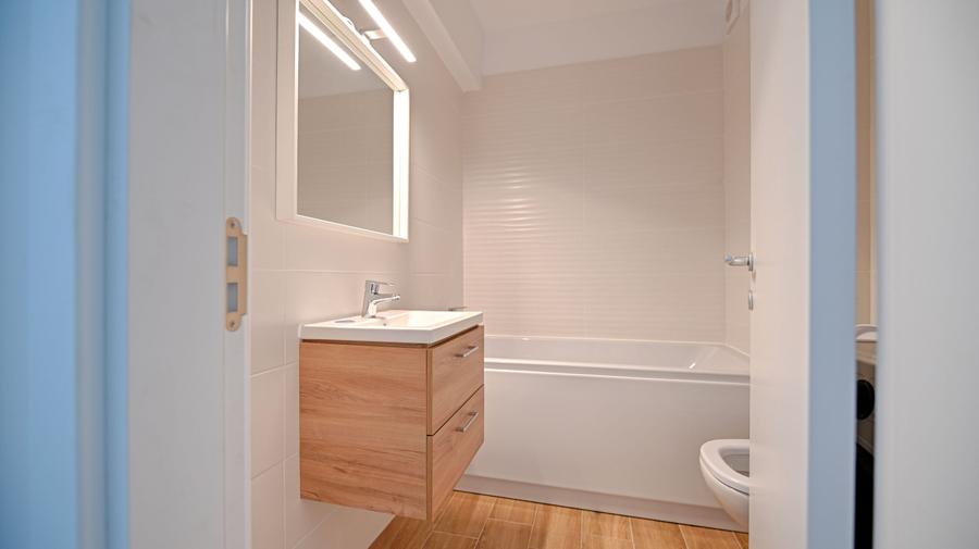 Apartament cu 3 camere decomandat, mobilat în Militari