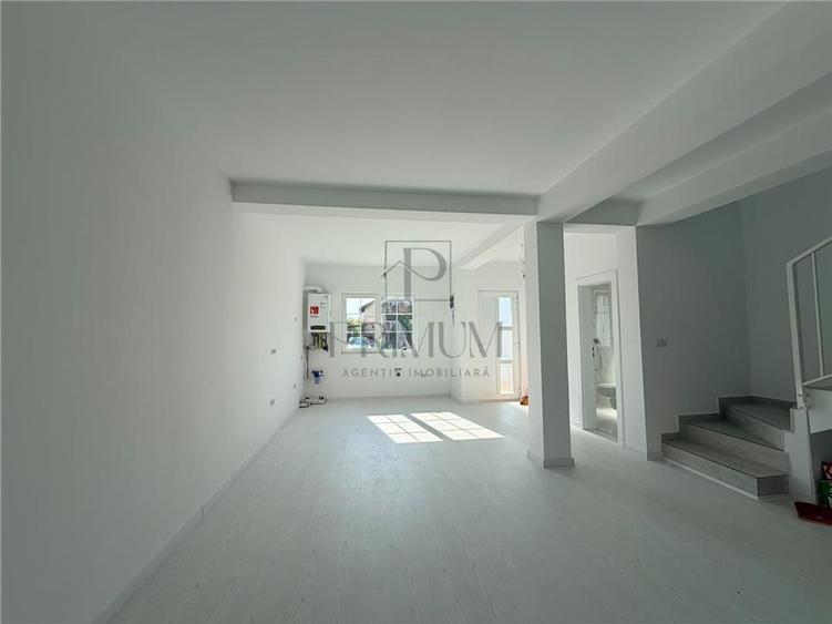 Duplex cu 4 camere cu Canalizare în Moșnița Nouă