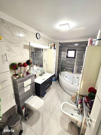 Casă cu 5 camere cu Teren 544 Mp în Central