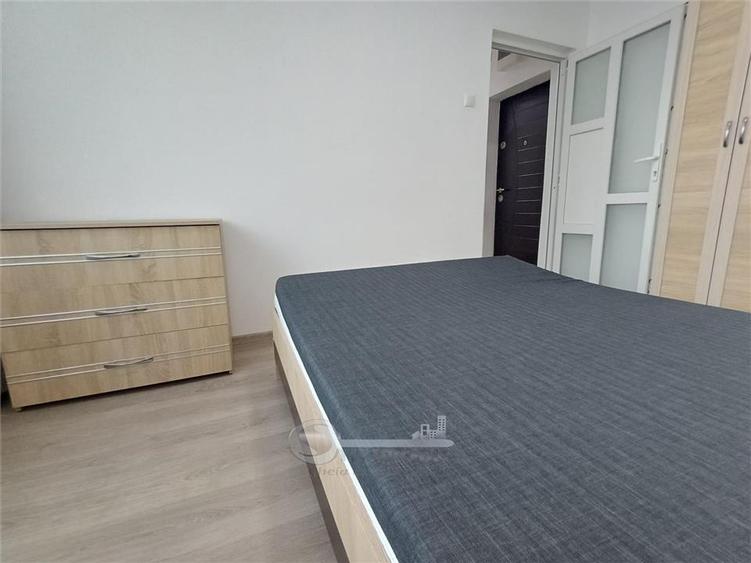 Apartament cu 3 camere decomandat, mobilat în Bucșinescu