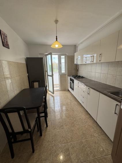 Apartament cu 2 camere decomandat, mobilat în Malu Roșu