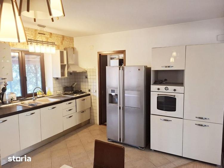 Casă cu 4 camere cu Teren 340 Mp în Central
