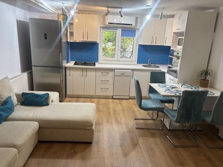 Apartament cu 3 camere decomandat în Central