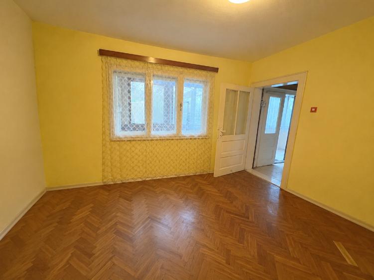 Casă individuală cu 4 camere cu Canalizare în Central