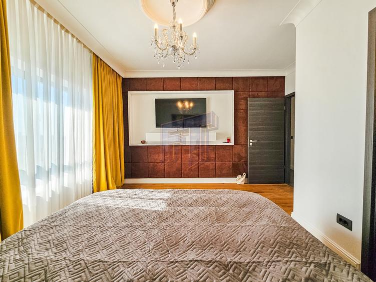 Apartament cu 4 camere decomandat, mobilat în Tei