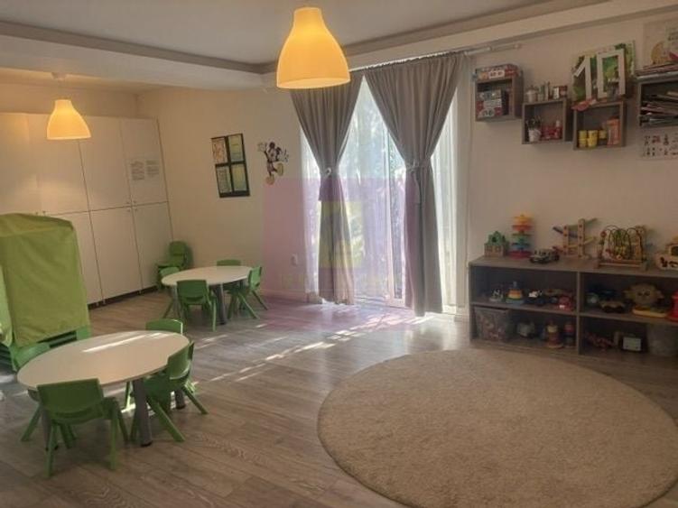 Casă cu 10 camere în Drumul Sării