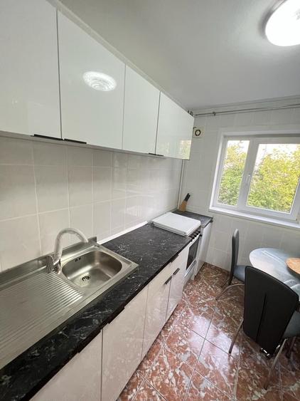 Apartament cu 3 camere semidecomandat în Drumul Taberei
