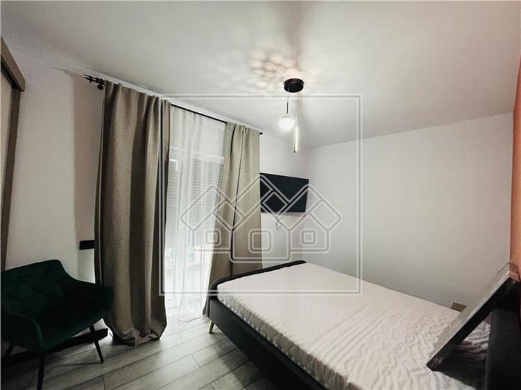 Apartament cu 3 camere nedecomandat, mobilat în Exterior Sud