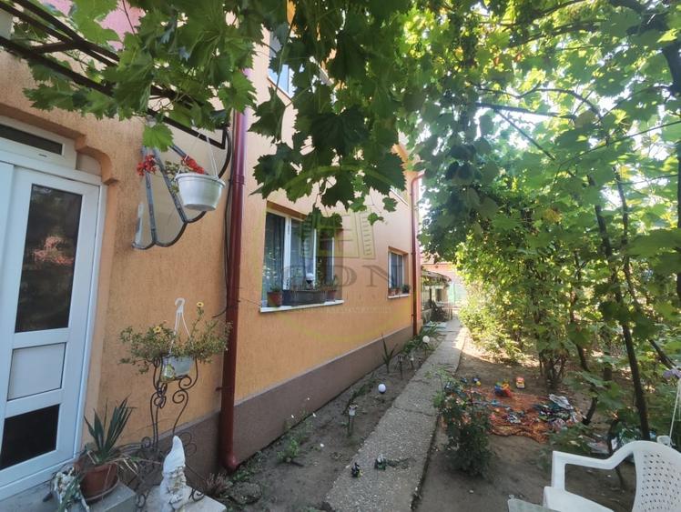 Casă individuală cu 4 camere cu Canalizare în Podari