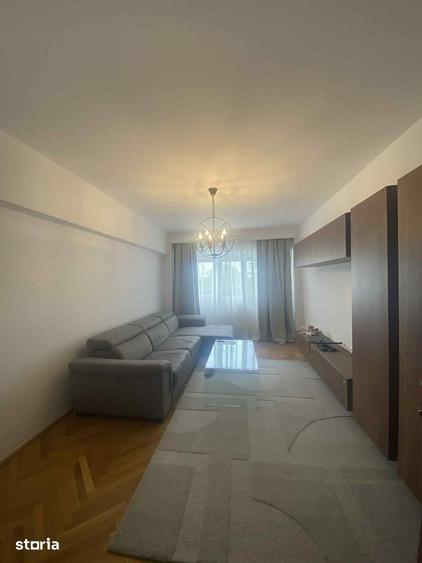 Apartament cu 4 camere decomandat în Soarelui