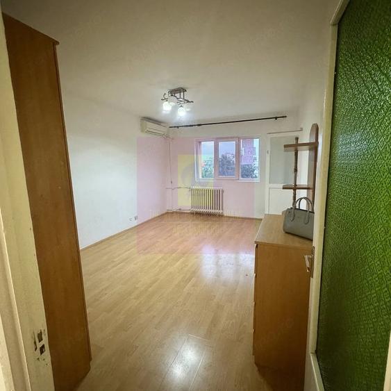 Garsonieră decomandată în Rahova