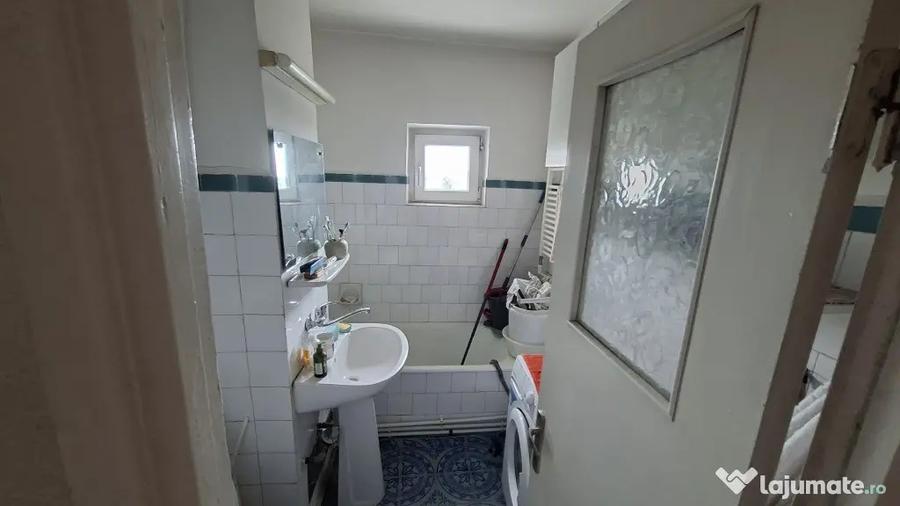 Apartament cu 4 camere decomandat în Republicii