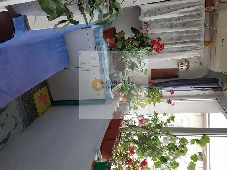 Apartament cu 2 camere semidecomandat, mobilat în Universitate