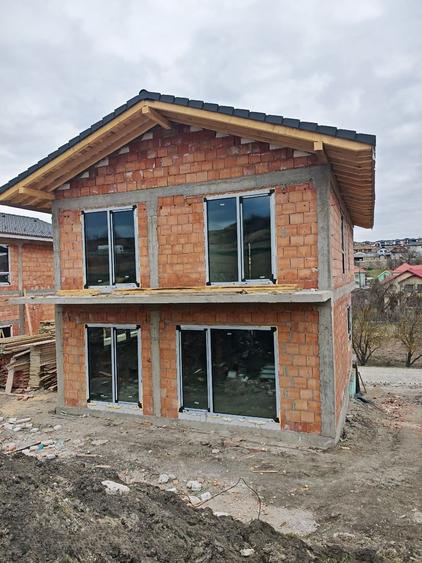 Casă individuală cu 5 camere cu Canalizare în Chinteni