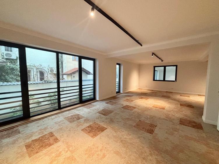 Apartament cu 3 camere în Lacul Tei