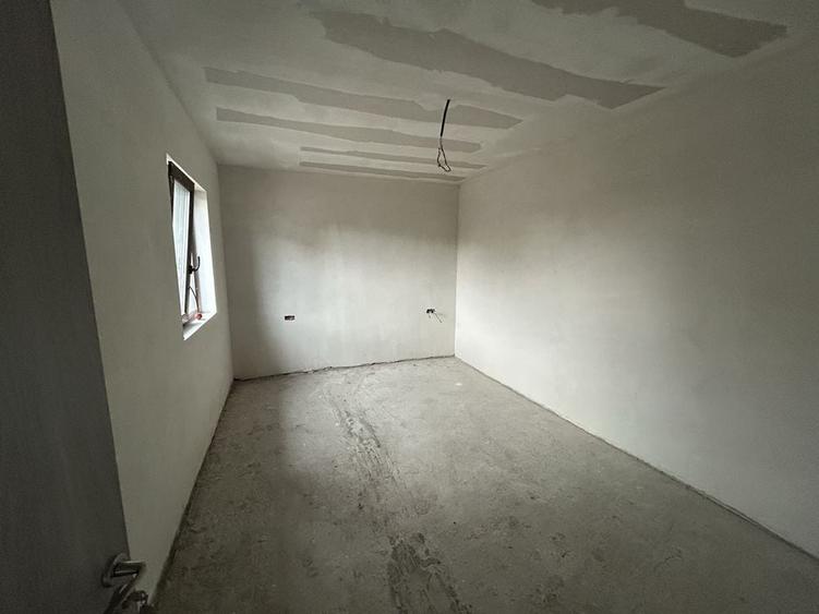 Casă cu 3 camere în Lumina