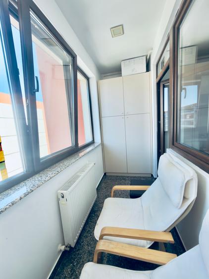 Apartament cu 3 camere decomandat în Tractorul