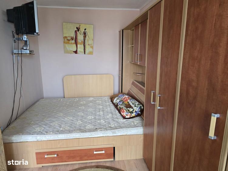 Apartament cu 3 camere semidecomandat în Central