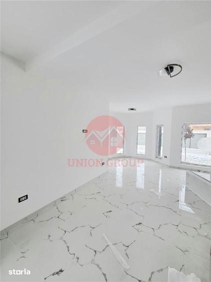 Casă cu 5 camere cu Teren 462 Mp în Lumina