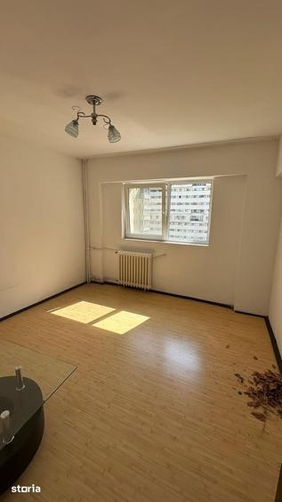 Apartament cu 4 camere semidecomandat în Colentina