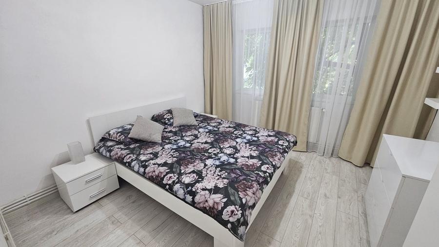 Apartament cu 3 camere decomandat în Craiovei