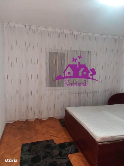 Apartament cu 3 camere decomandat în Rogerius