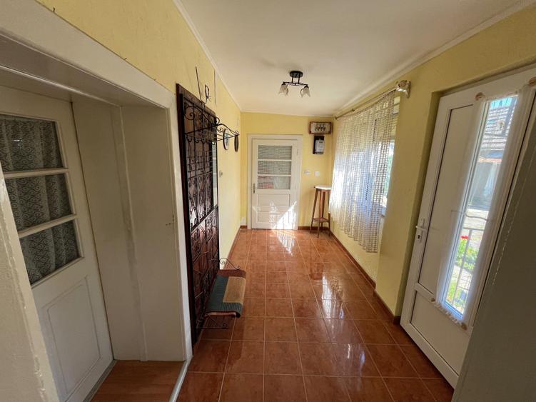 Casă cu 3 camere în Central