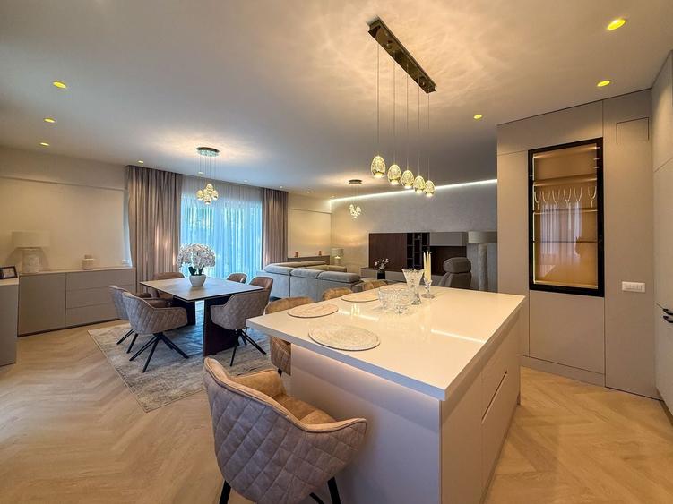Apartament cu 4 camere semidecomandat în Herăstrău