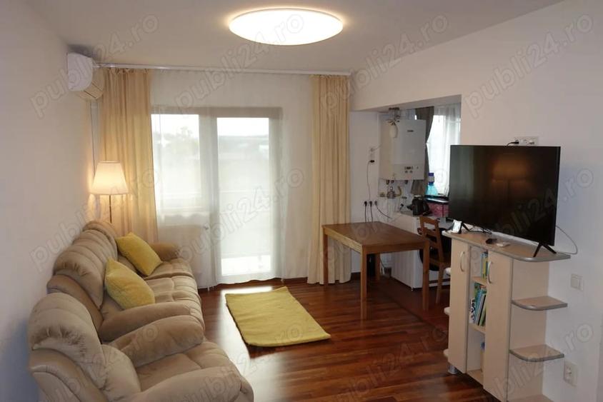Apartament cu 4 camere semidecomandat în Sud