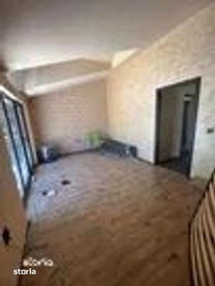 Casă cu 3 camere cu Canalizare în Chercea