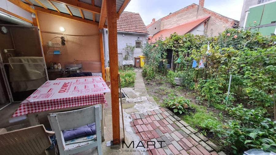 Casă cu 2 camere cu Teren 200 Mp în Central